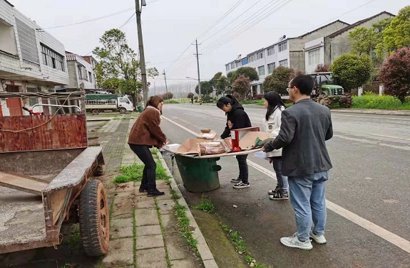 陆溪镇边督边改深入推进人居环境治理